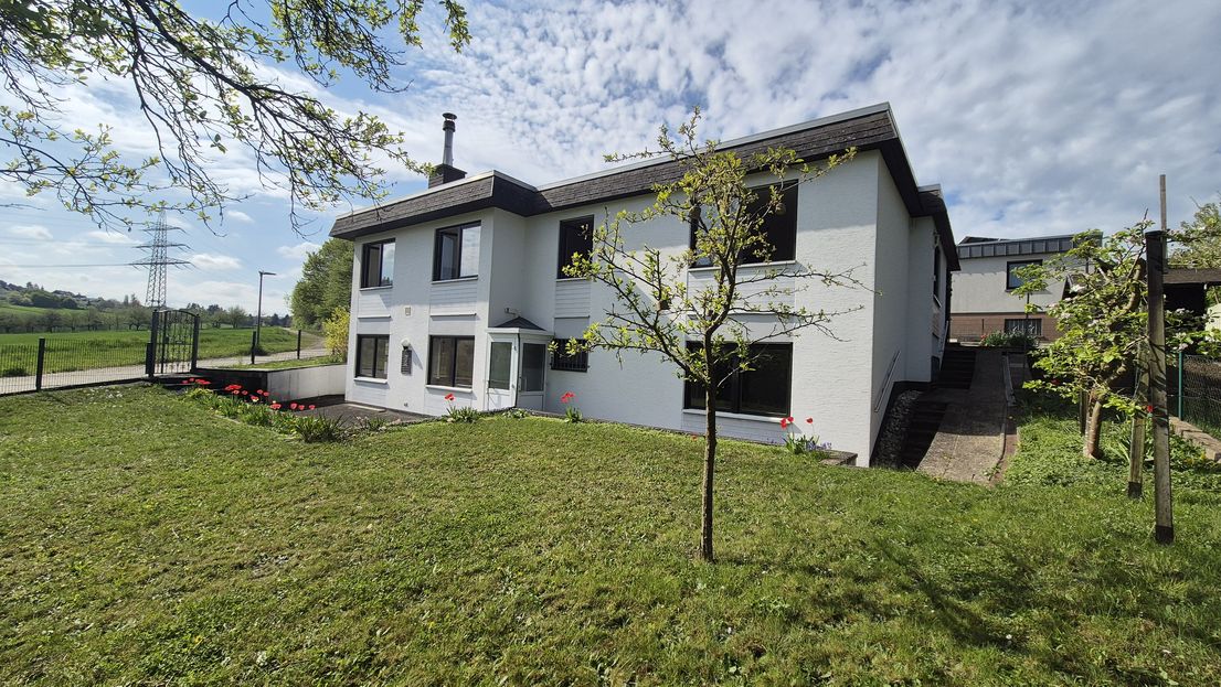 85 qm Etagenwohnung im Zweifamilienhaus mit Garten, Terrasse, Garage